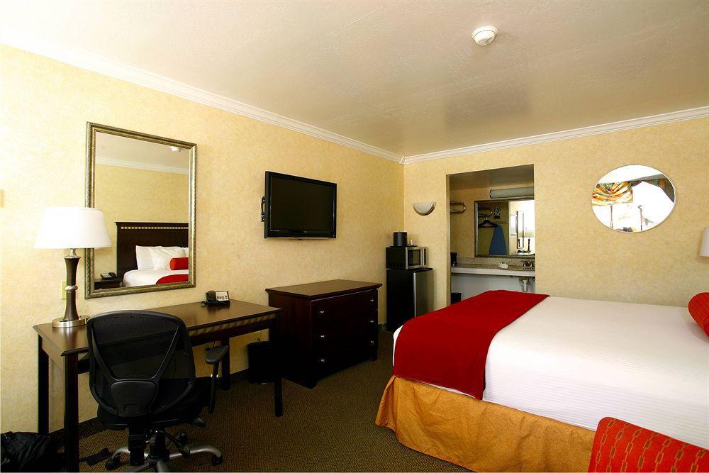 Hotel Tempe/Phoenix Airport Innsuites Hotel & Suites エクステリア 写真
