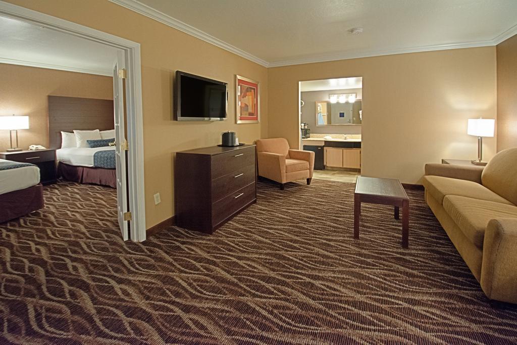 Hotel Tempe/Phoenix Airport Innsuites Hotel & Suites エクステリア 写真