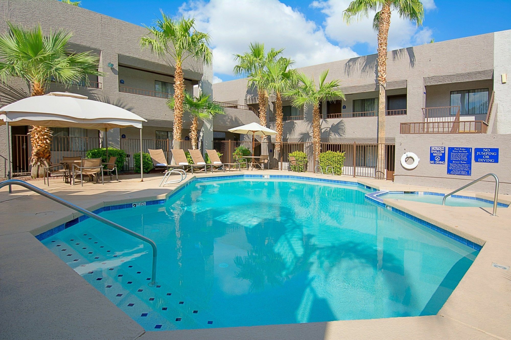 Hotel Tempe/Phoenix Airport Innsuites Hotel & Suites エクステリア 写真