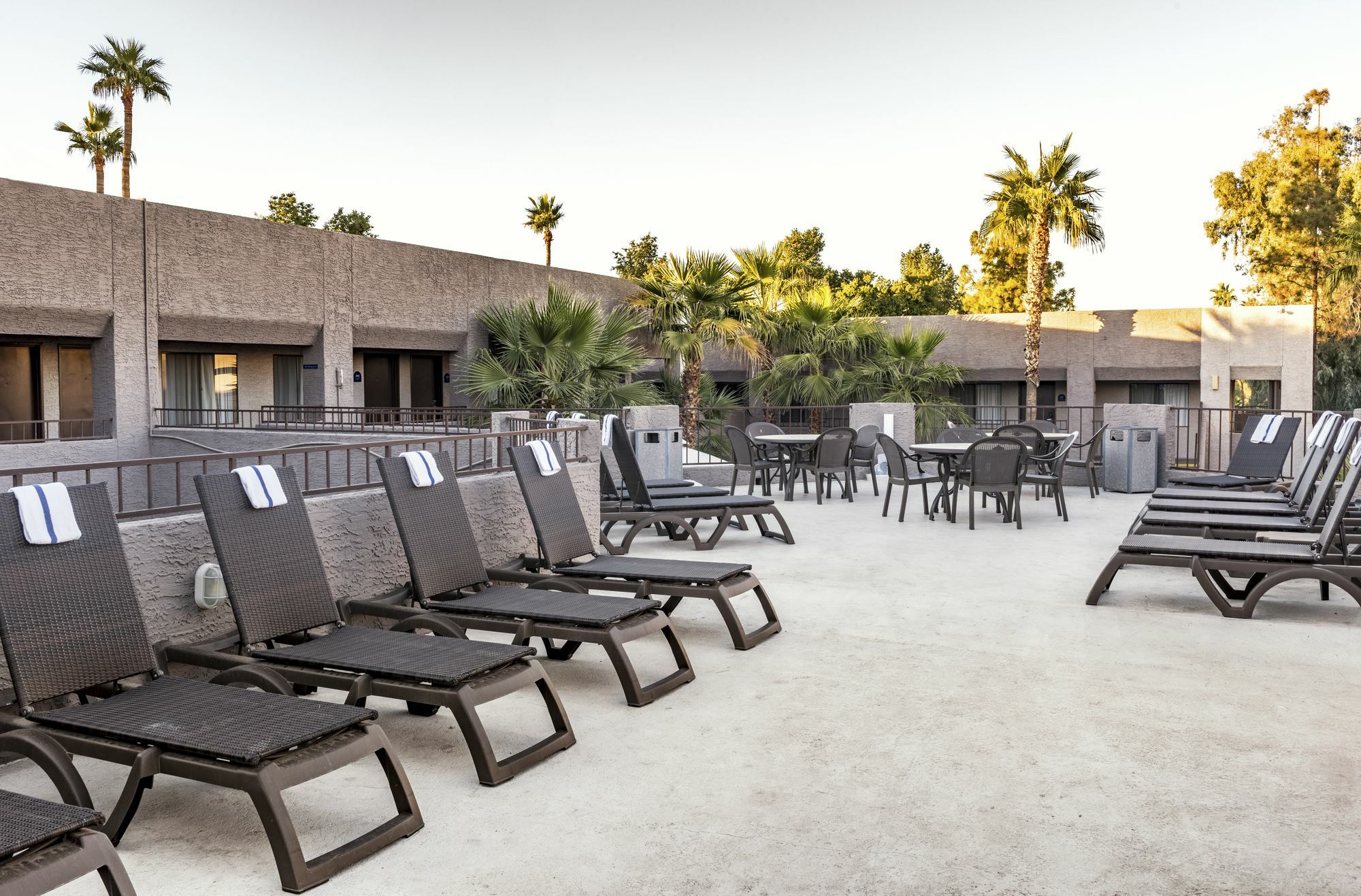 Hotel Tempe/Phoenix Airport Innsuites Hotel & Suites エクステリア 写真