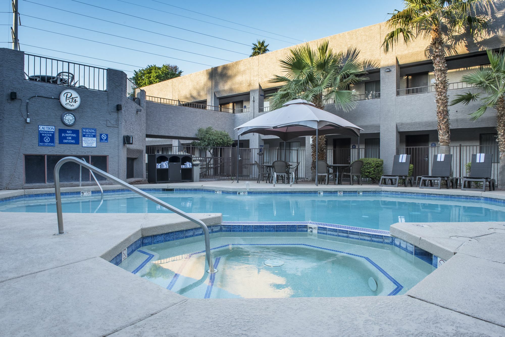 Hotel Tempe/Phoenix Airport Innsuites Hotel & Suites エクステリア 写真